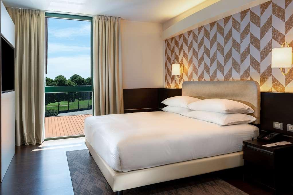 Отель Doubletree By Hilton Milan Malpensa Сольбьяте-Олона Номер фото