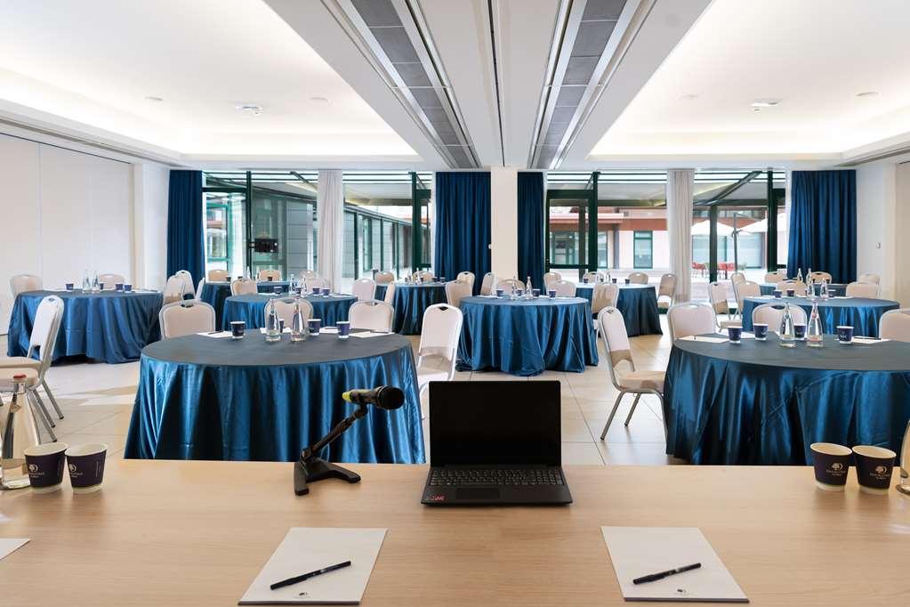 Отель Doubletree By Hilton Milan Malpensa Сольбьяте-Олона Удобства фото