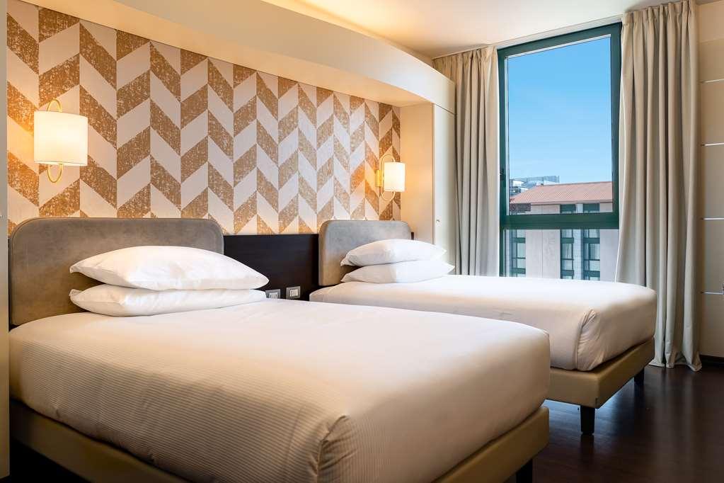 Отель Doubletree By Hilton Milan Malpensa Сольбьяте-Олона Номер фото