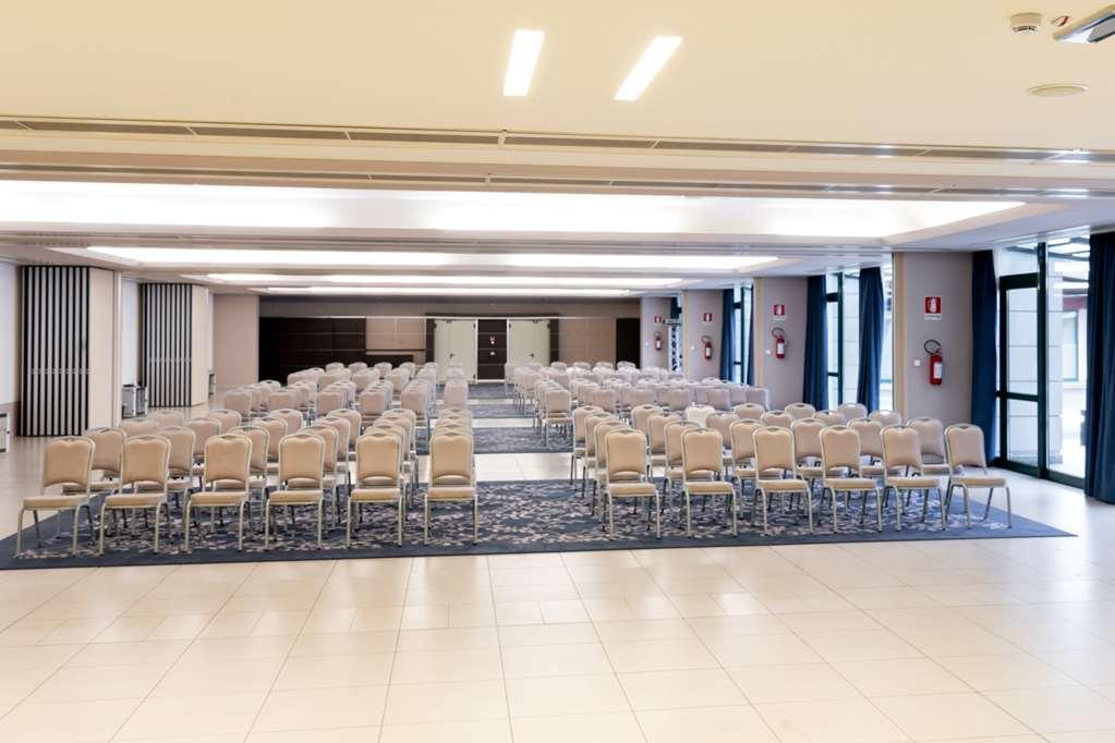 Отель Doubletree By Hilton Milan Malpensa Сольбьяте-Олона Удобства фото