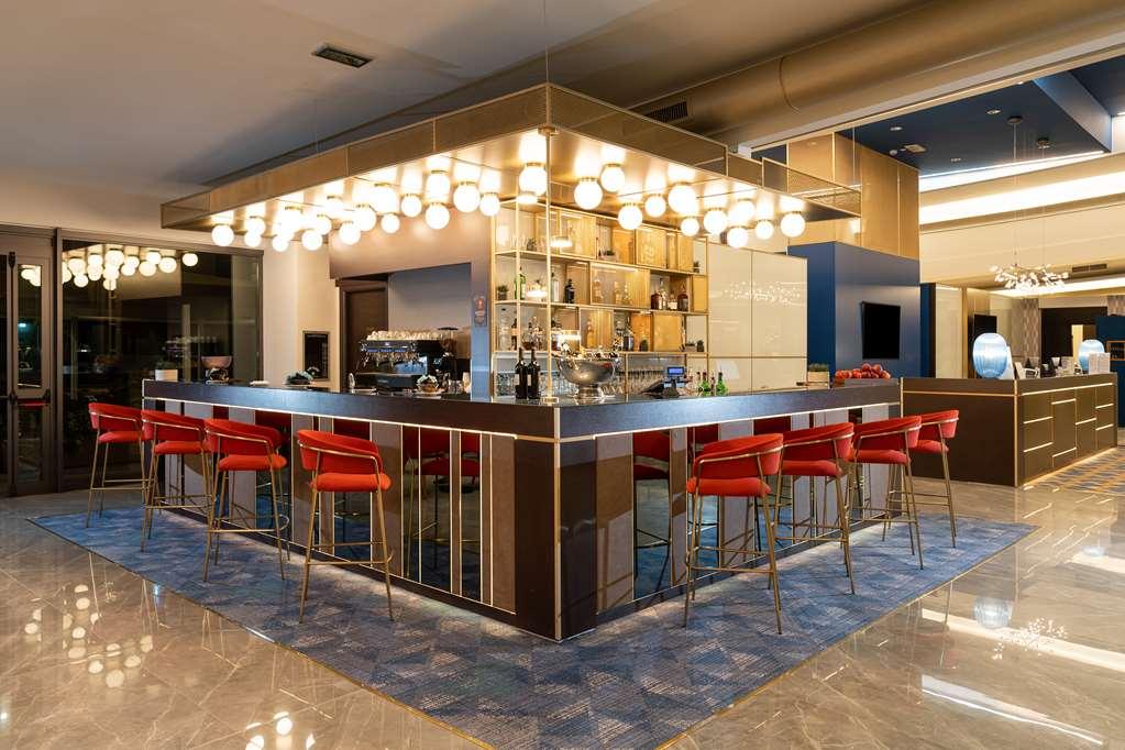 Отель Doubletree By Hilton Milan Malpensa Сольбьяте-Олона Ресторан фото