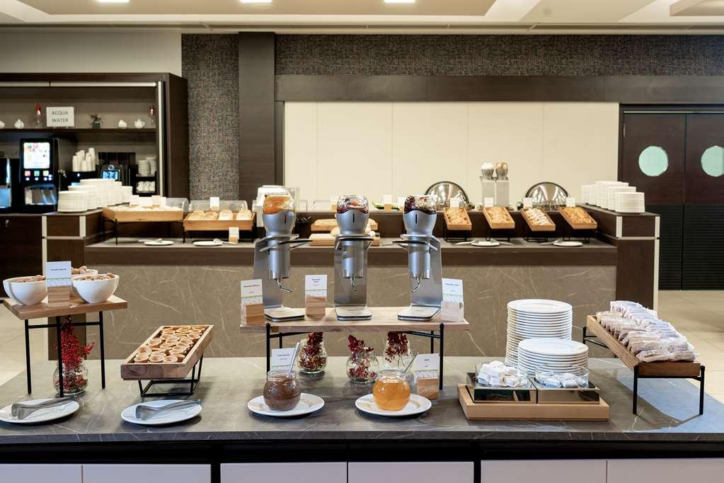 Отель Doubletree By Hilton Milan Malpensa Сольбьяте-Олона Ресторан фото