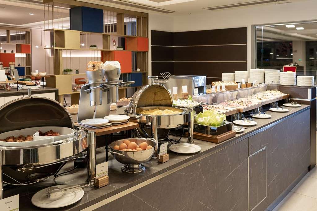 Отель Doubletree By Hilton Milan Malpensa Сольбьяте-Олона Ресторан фото