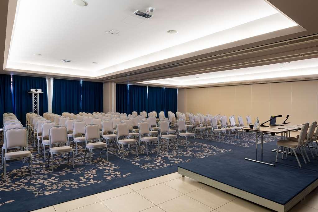 Отель Doubletree By Hilton Milan Malpensa Сольбьяте-Олона Удобства фото