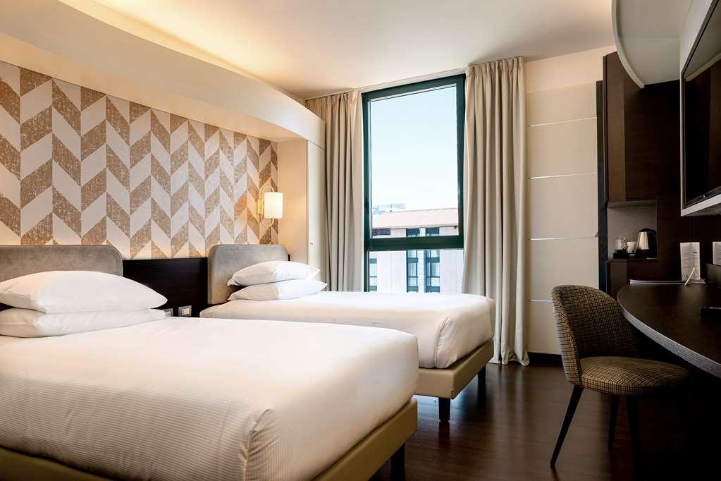 Отель Doubletree By Hilton Milan Malpensa Сольбьяте-Олона Номер фото