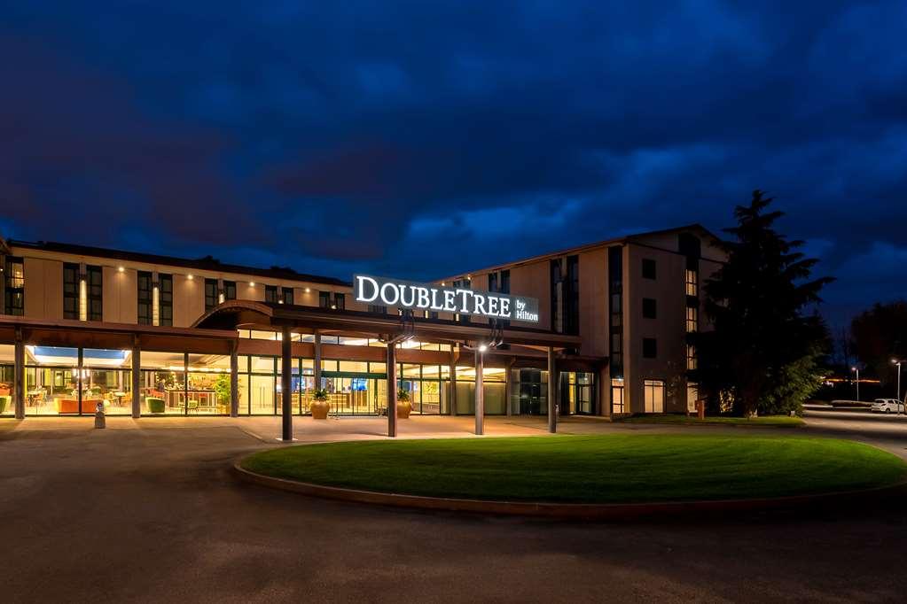 Отель Doubletree By Hilton Milan Malpensa Сольбьяте-Олона Экстерьер фото