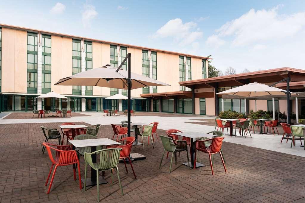 Отель Doubletree By Hilton Milan Malpensa Сольбьяте-Олона Экстерьер фото